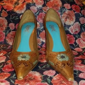 Carlos Santana embroidered heels